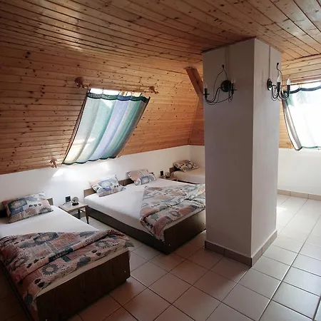 Vöröskő Aparthotel Révfülöp