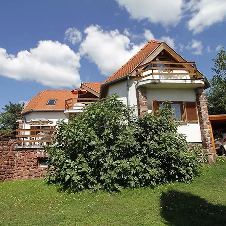 Aparthotel Vöröskő 3*