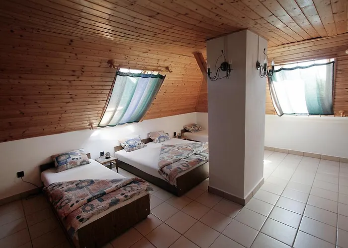 Vöröskő Apartmanhotel Révfülöp