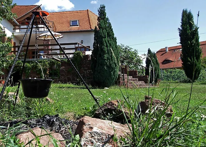 Vöröskő Apartmanhotel 3*