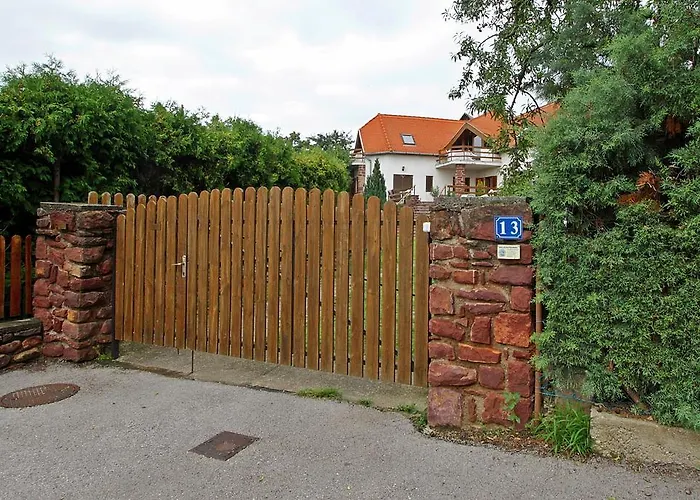 Apartmanhotel Vöröskő