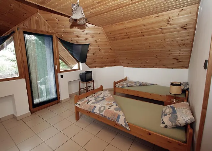 Vöröskő Apartmanhotel 3*