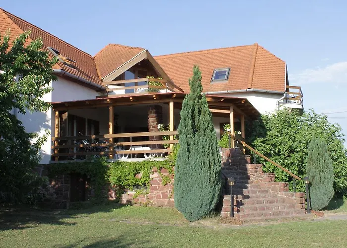 Vöröskő Apartmanhotel Révfülöp